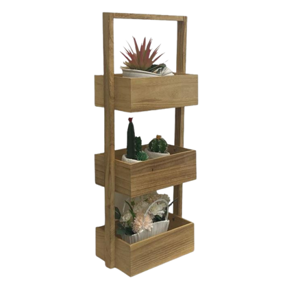 Blumenregal NaturStufe aus Paulownia-Holz mit drei offenen Ablagen, dekoriert mit Sukkulenten, Kakteen und Blumen, freigestellt vor transparentem Hintergrund.