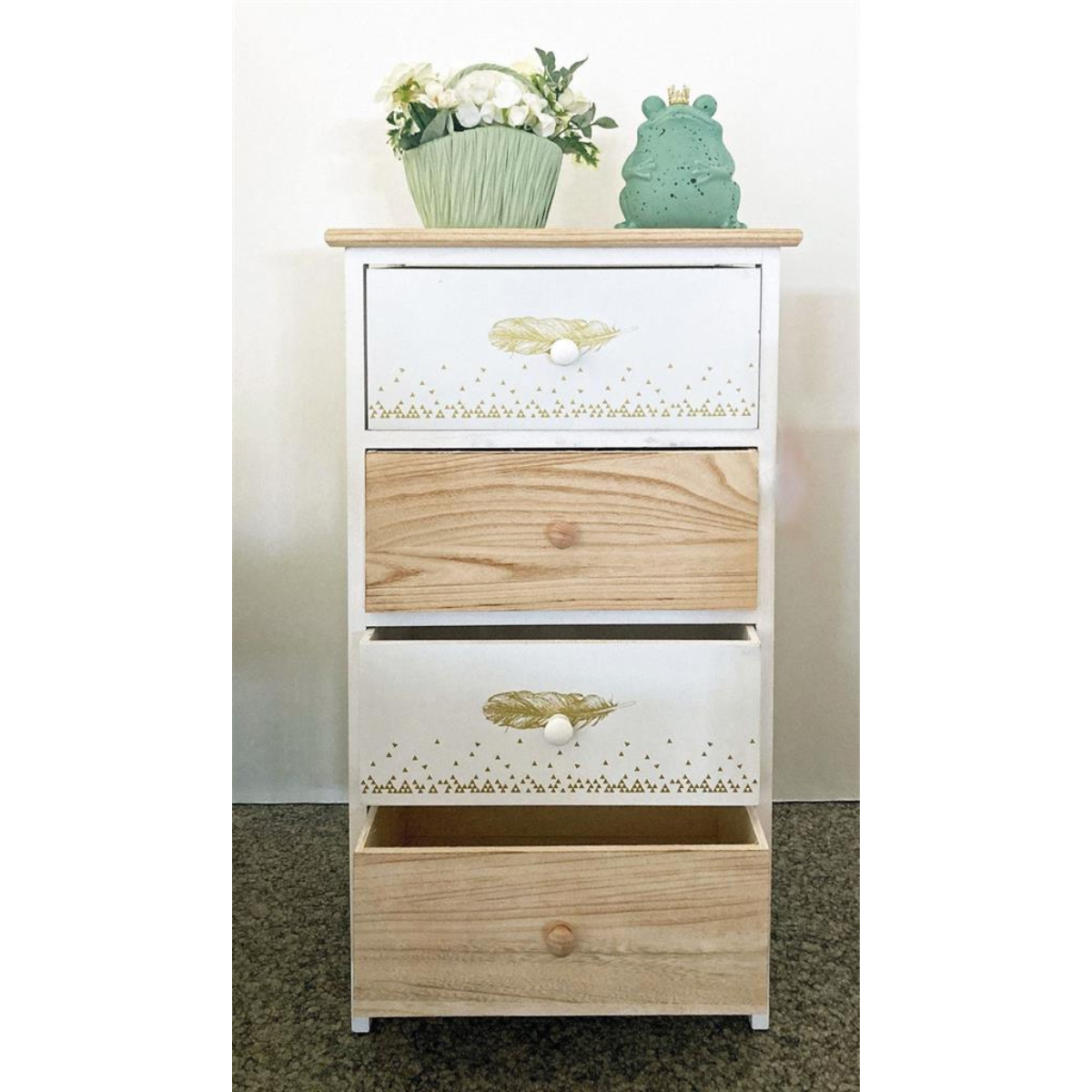 Kommode FederGrazia dekoriert – ideal für Flur, Schlafzimmer oder Wohnzimmer