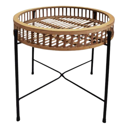 Runder Beistelltisch ZenTray mit Holztablett und schwarzem Metallgestell, freigestellt auf weißem Hintergrund.